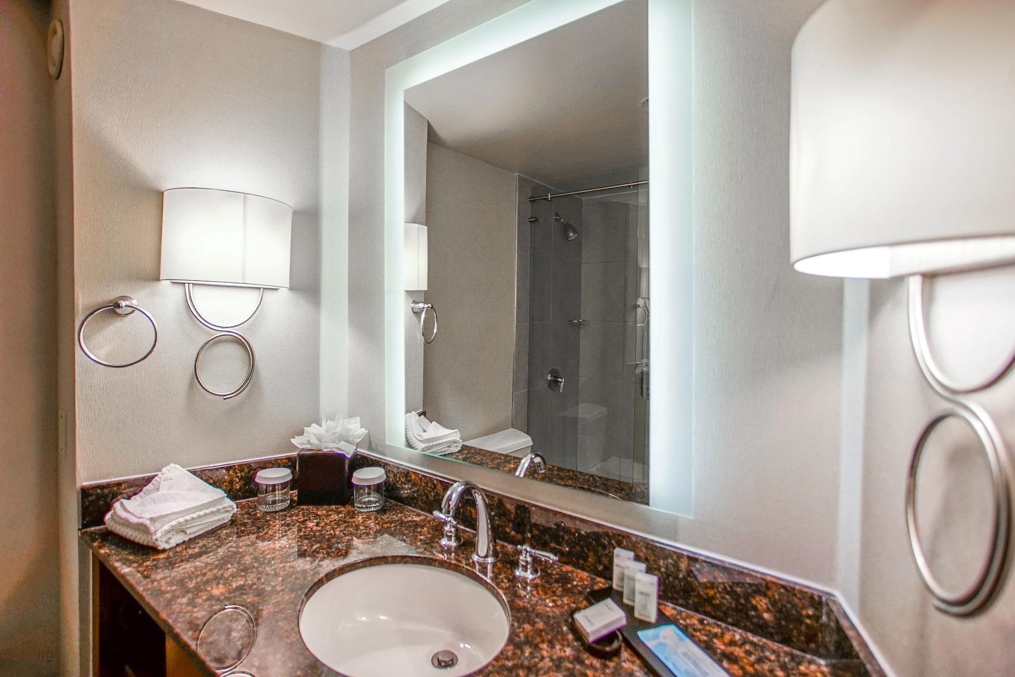 รามาดา บาย วินด์แฮม เซาท์ฟิลด์ Hotel ภายนอก รูปภาพ